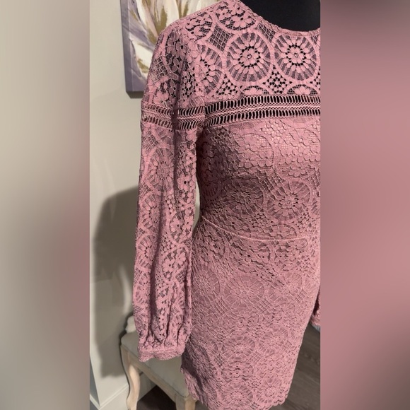 Revolve About Us Isabelle in Mauve Lace Long Sleeve Mini Dress size XS - Picture 3 of 5